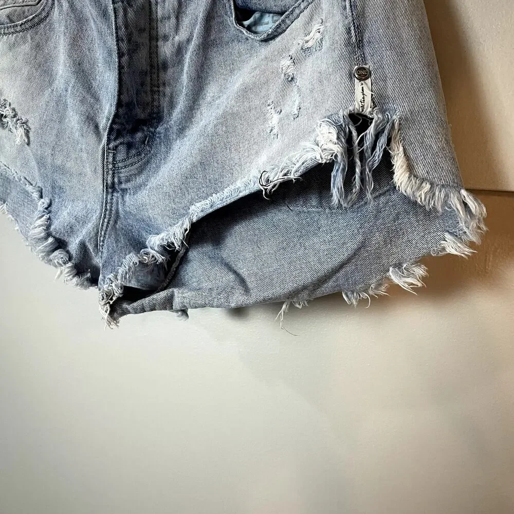 One X One Teaspoon Distressed Denim Bandits Shorts in Light Blue Size 29
